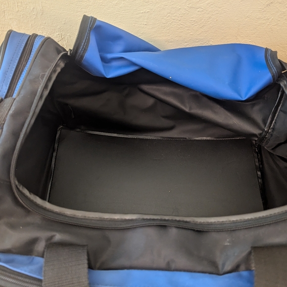 Bud Light duffel bag- hardly used! - Picture 5 of 5